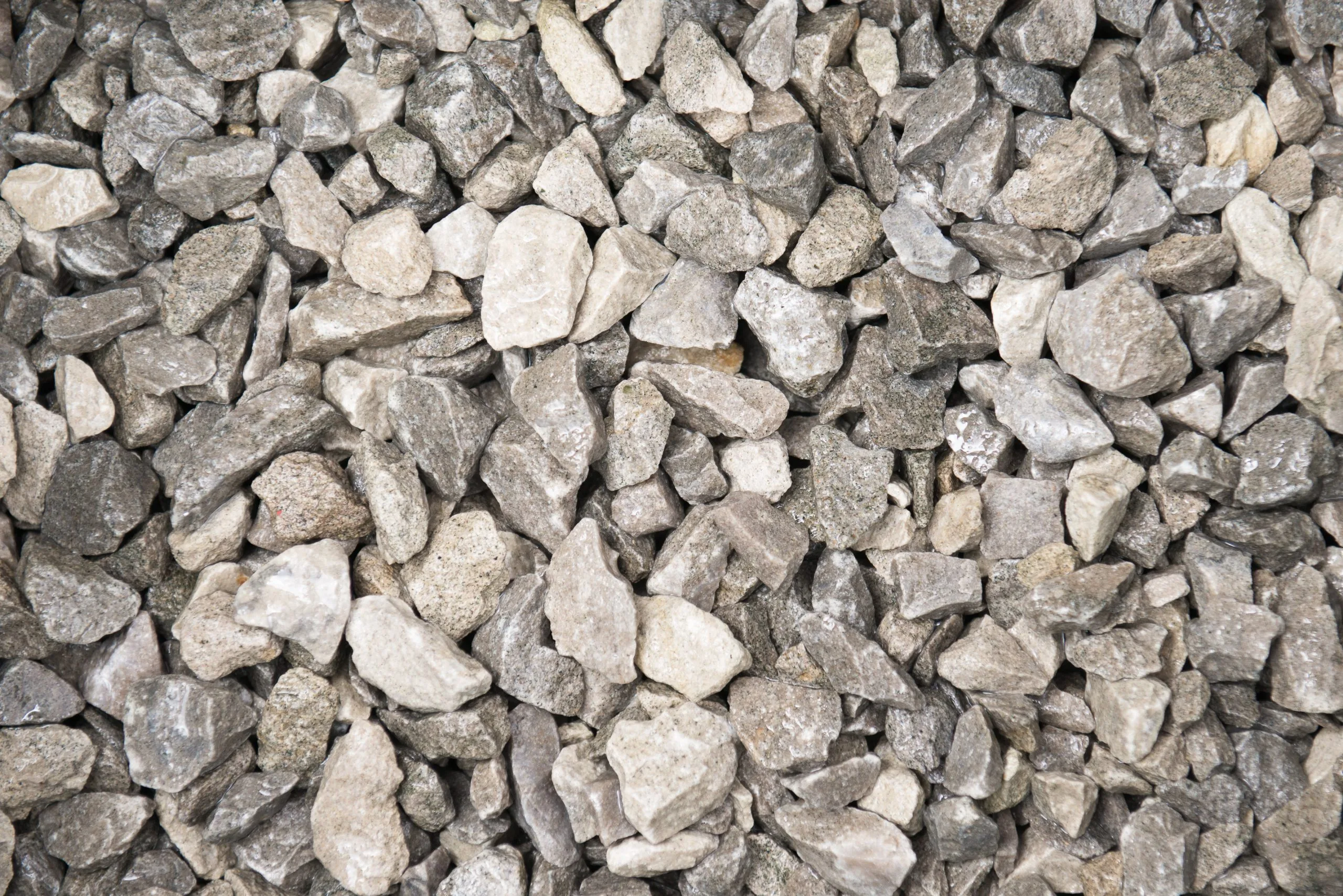 Wet 10/20mm Grey Chippings.