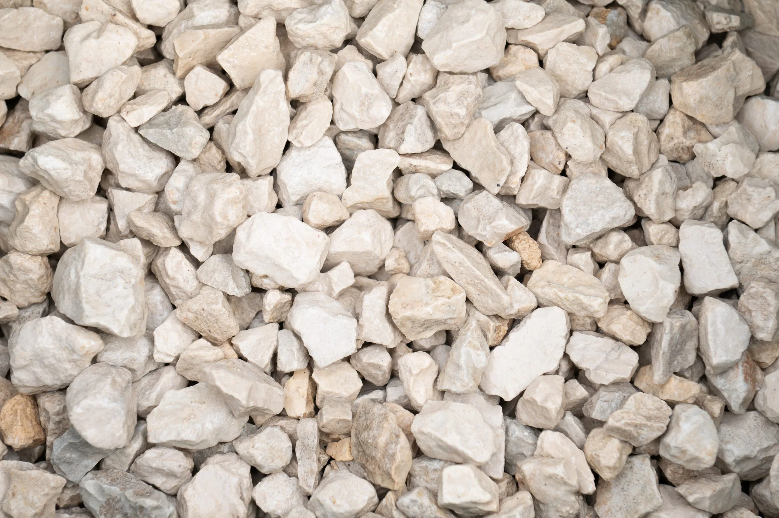 Wet 10/20mm Buff Chippings.