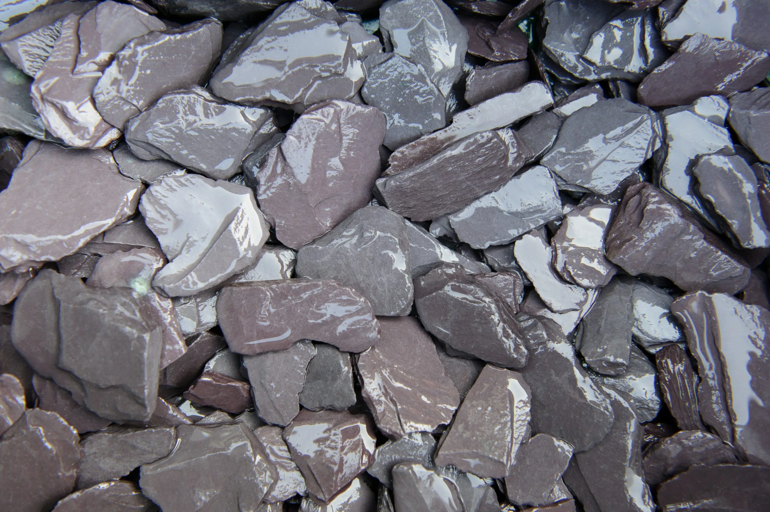 Wet Blue Slate Chippings.
