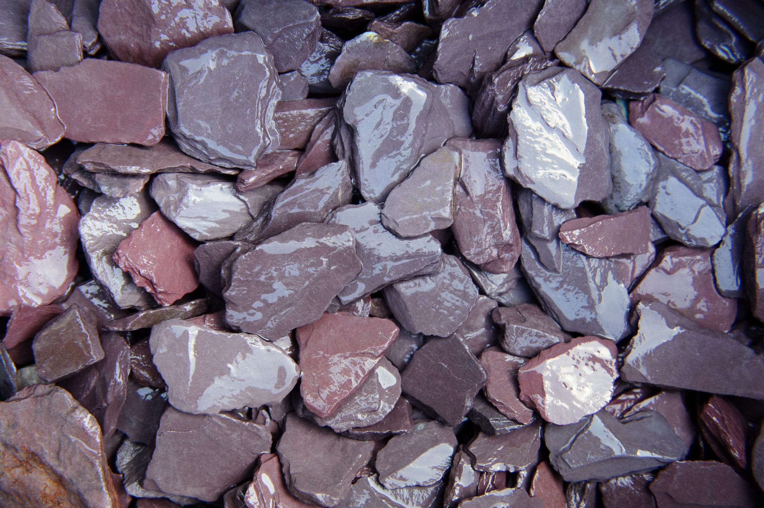 Wet Plum Slate Chippings
