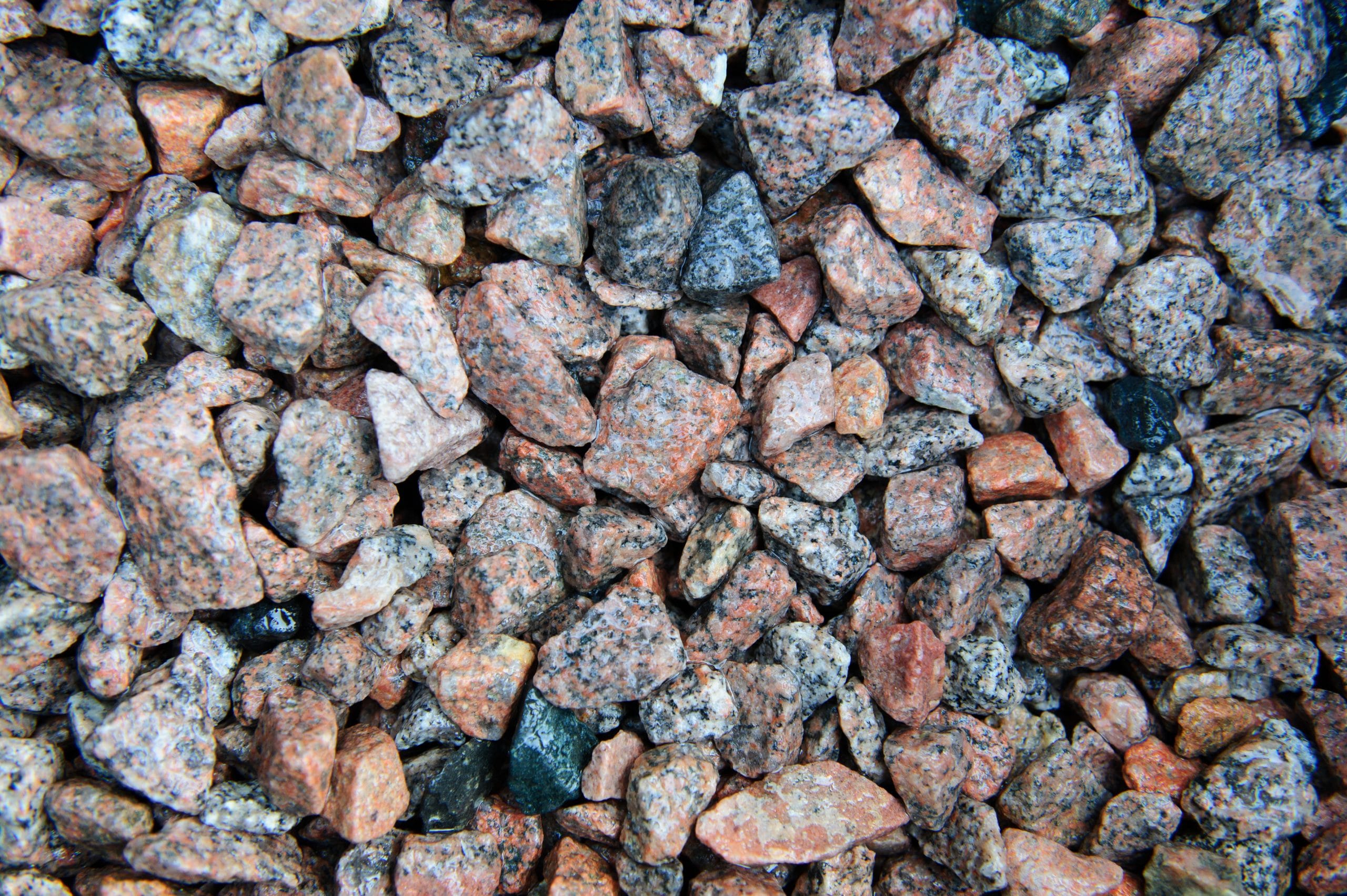 Wet 10/20mm Scottish Granite.