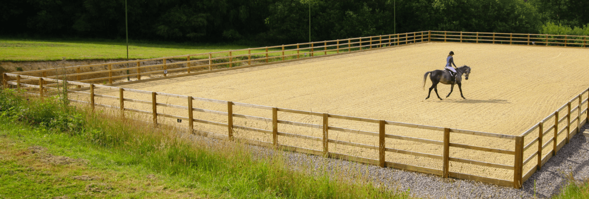 https://www.dayaggregates.co.uk/wp-content/uploads/sites/3/2020/02/Day_Aggregates_Equestrian_Banner_1920x650.png